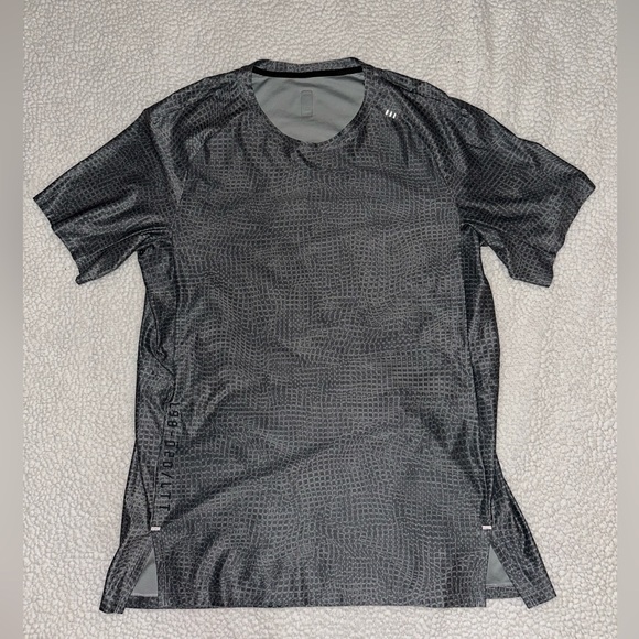 Limited edition XL men lululemon reptile print shirt - Picture 1 of 4